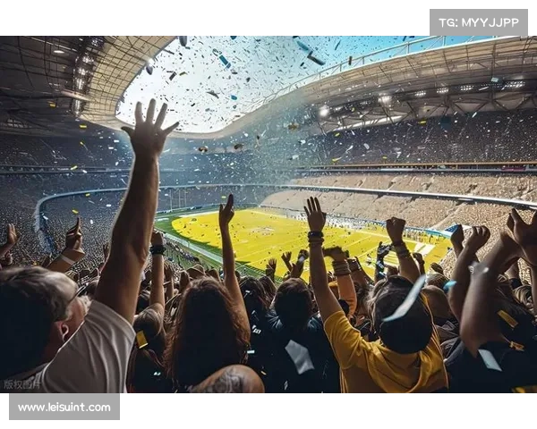 雷恩主场雨战绝杀，球迷冒雨庆祝展现足球狂热忠诚。